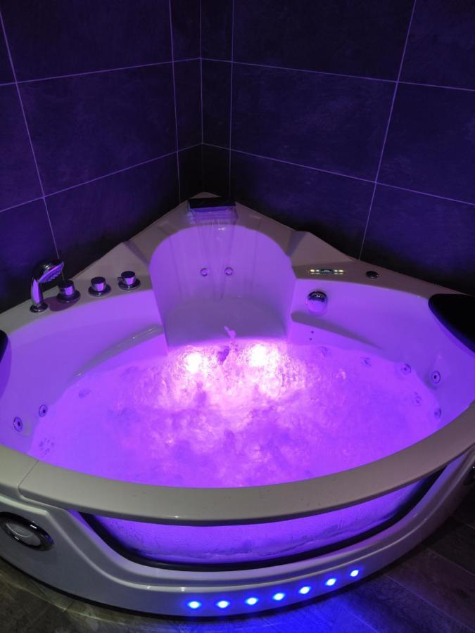 Loveroomxspa Bourg-Saint-Christophe エクステリア 写真