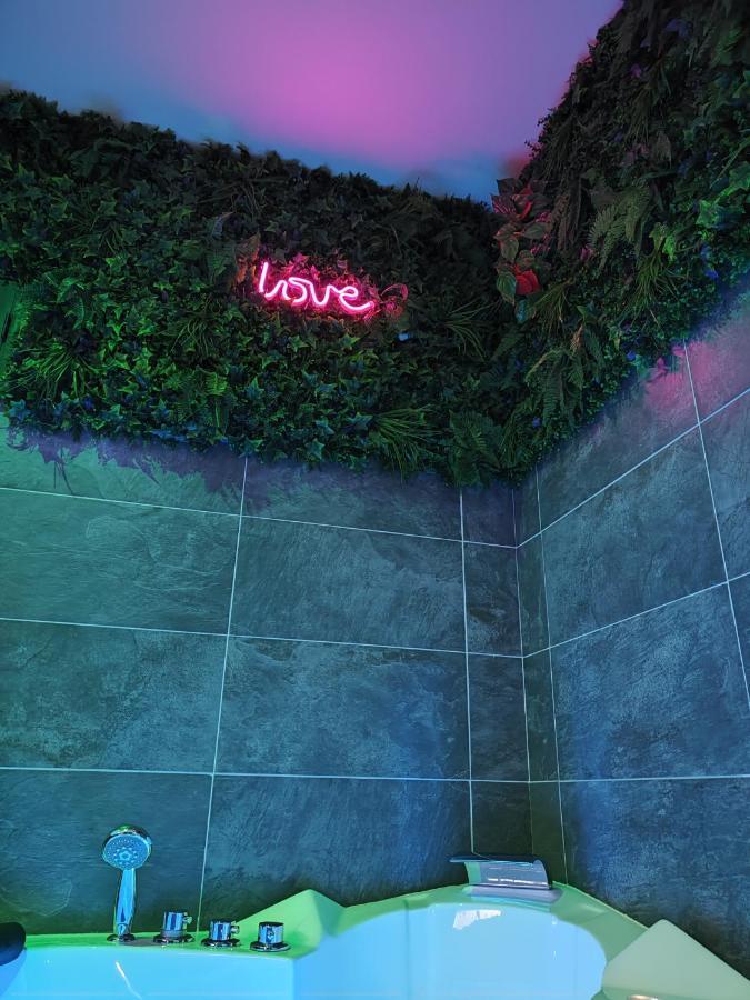 Loveroomxspa Bourg-Saint-Christophe エクステリア 写真