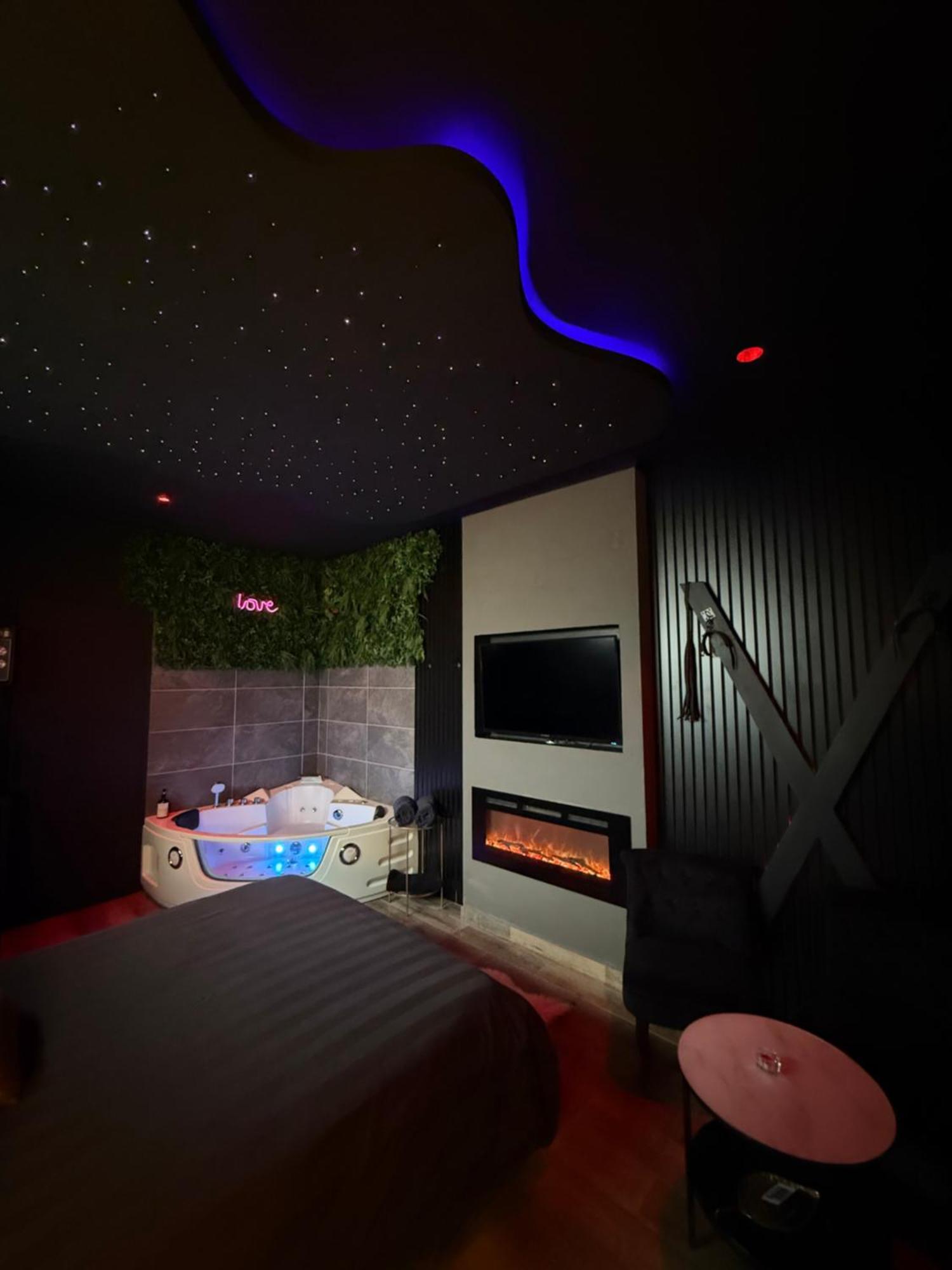 Loveroomxspa Bourg-Saint-Christophe エクステリア 写真