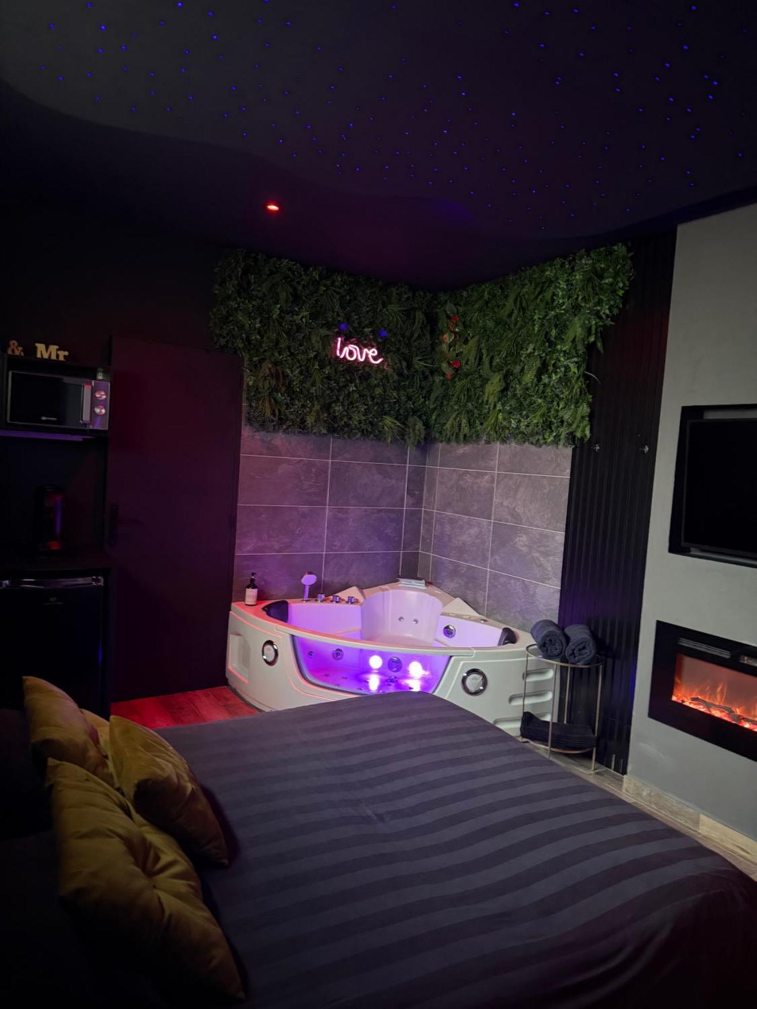 Loveroomxspa Bourg-Saint-Christophe エクステリア 写真