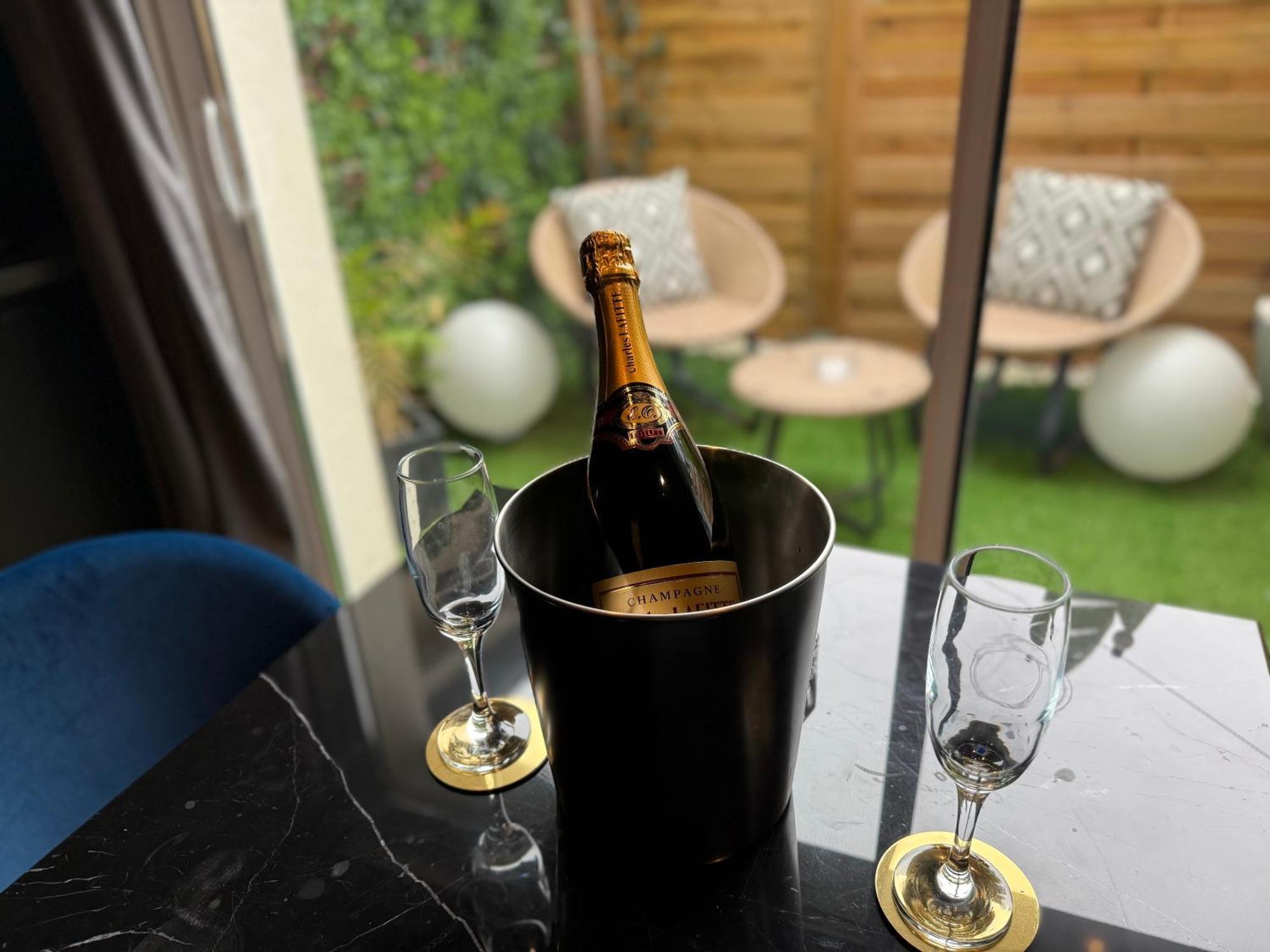 Loveroomxspa Bourg-Saint-Christophe エクステリア 写真