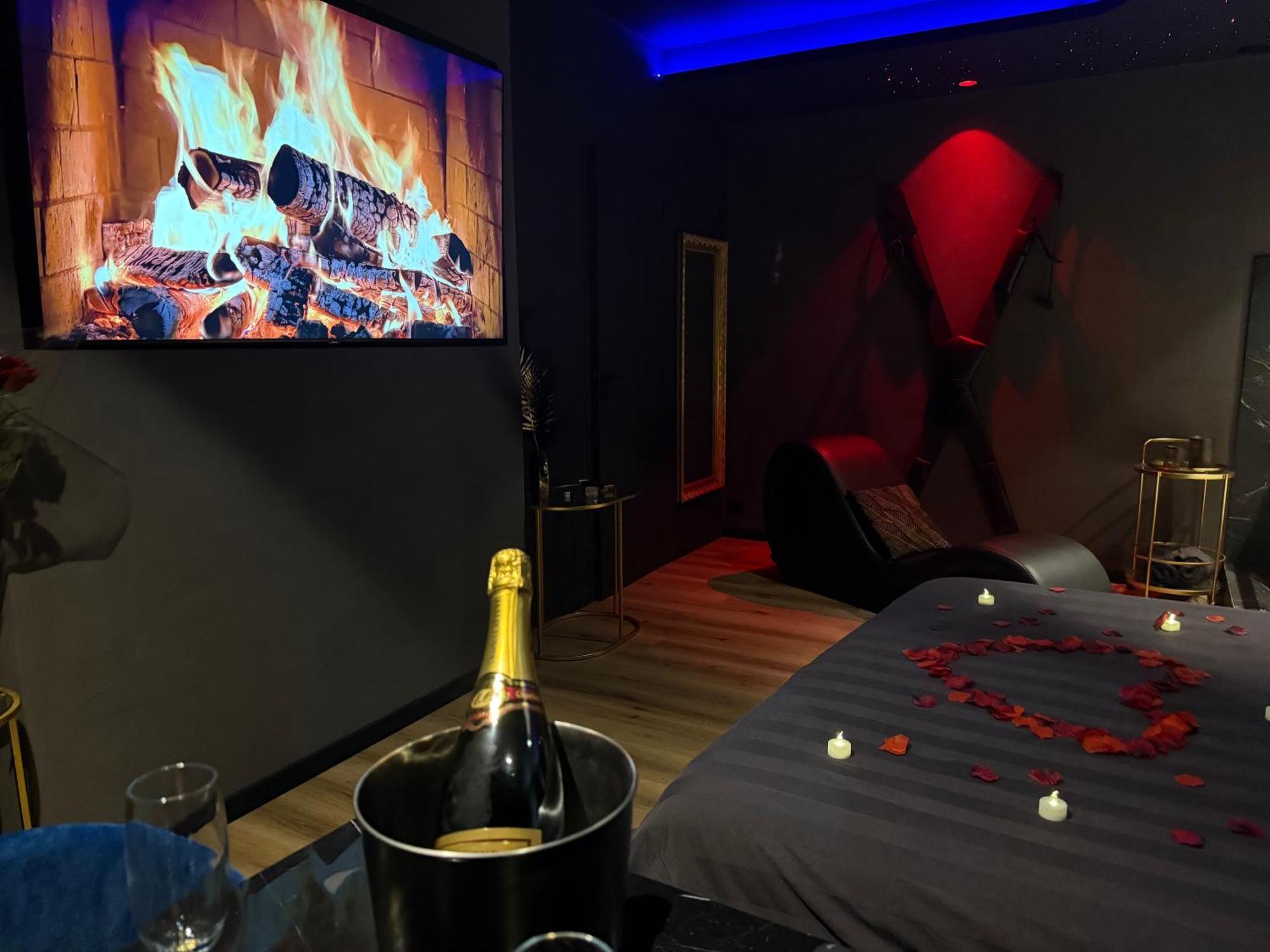 Loveroomxspa Bourg-Saint-Christophe エクステリア 写真