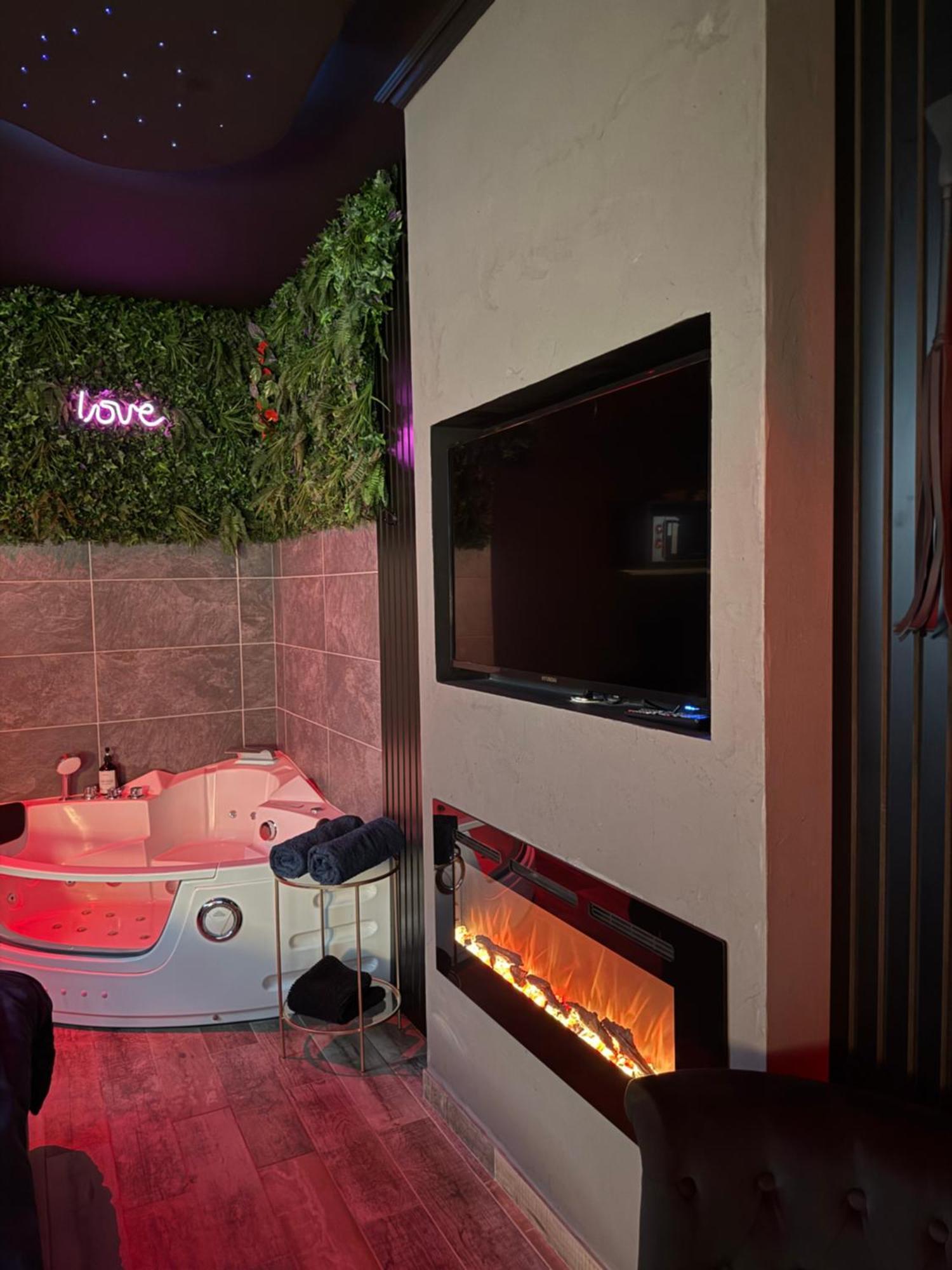 Loveroomxspa Bourg-Saint-Christophe エクステリア 写真