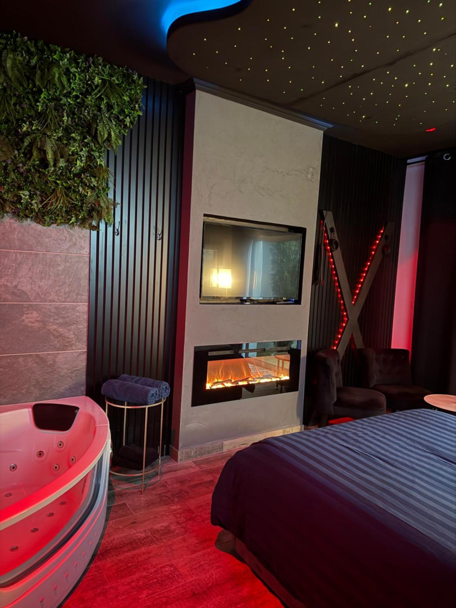 Loveroomxspa Bourg-Saint-Christophe エクステリア 写真