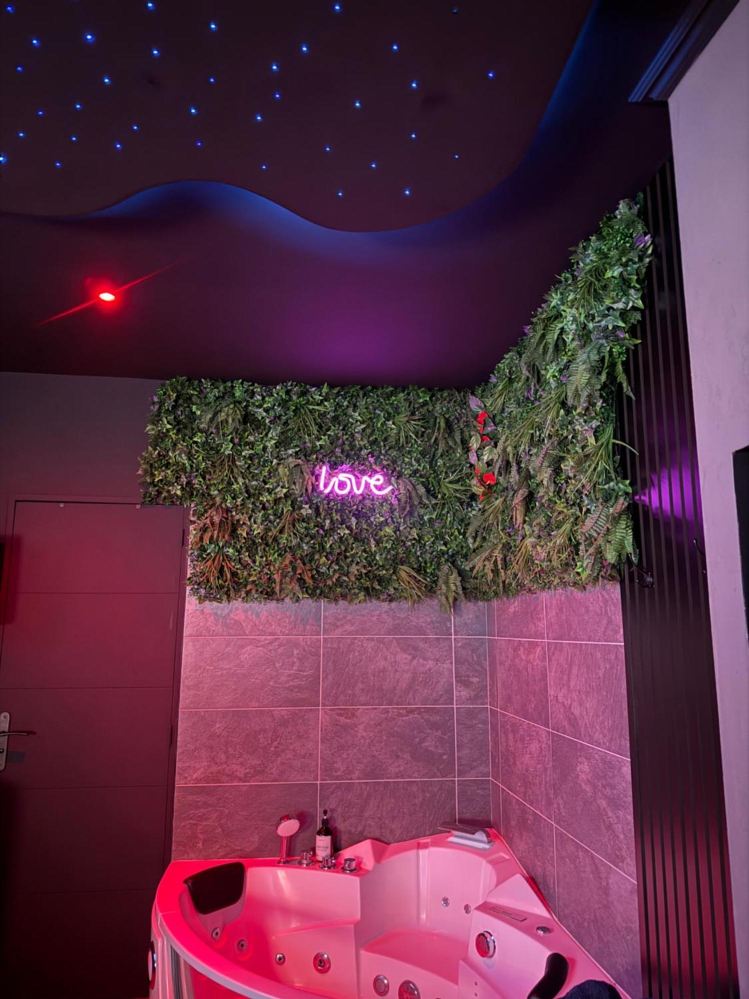 Loveroomxspa Bourg-Saint-Christophe エクステリア 写真